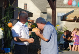  (photo)