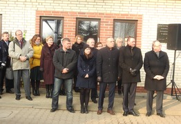  (photo)